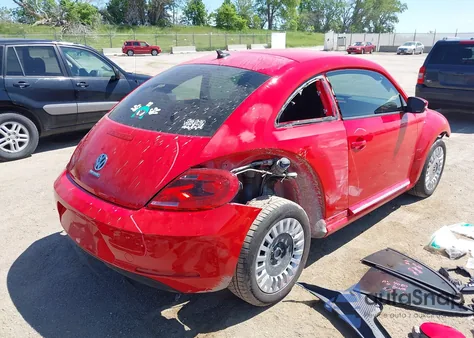 2015 Volkswagen Beetle 1.8T z USA, uszkodzony, nr VIN 3VWJ07AT5FM637684